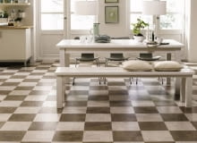 Podłoga w kuchni - korek można bezpiecznie stosować w miejscach narażonych na stały kontakt z wilgocią korek,korkowa podłoga,wykończenie podłogi,podłoga