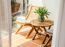 meble na małym balkonie