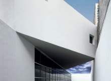 Mixcoac House w Meksyku - czyli dom udający większy niż jest. Projekt meksykańskiej pracowni FRENTEarquitectura. nietypowe, meksyk, architektura, budynek, dom jednorodzinny