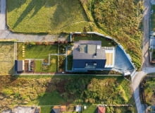 Poszukiwania działki trwały kilka lat, aż w końcu właściciele przy pomocy architekta natrafili na posesję usytuowaną na krakowskich Bielanach Poszukiwania działki trwały kilka lat, aż w końcu właściciele przy pomocy architekta natrafili na posesję usytuowaną na krakowskich Bielanach