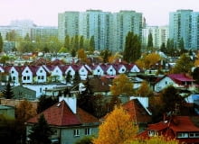 Zamieszkanie w domu w mieście eliminuje uciążliwe dojazdy 01.11.2001 WARSZAWA - WIDOK WARSZAWY Z NOWEGO BUDYNKU , SIEDZIBY TVN, BLOKOWISKO, OSIEDLE DOMKOW JEDNORODZINNYCH, SZEREGOWKI, SZEREGOWYCH, STARE I NOWE FOT. MARZENA HMIELEWICZ / AGENCJA GAZETA MH4039