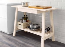 Pokrywki ustawione pionowo na półce z listewek zajmą mało miejsca i z pewnością z niej nie spadną. NORRAKER, 120 x 50 cm, wys. 85 cm, 499 zł, IKEA Pokrywki ustawione pionowo na półce z listewek zajmą mało miejsca i z pewnością z niej nie spadną. NORR?KER, 120 x 50 cm, wys. 85 cm, 499 zł, IKEA