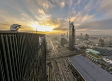 Rzeźba Idy Karkoszki na dachu hotelu Mariott w Warszawie