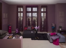 Pokój w fioletach pomalowany farbami z kolekcji Dekoral Eva Minge