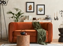 Stolik kawowy w salonie.