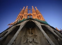 Sagrada Familia w Barcelonie, proj. Antonio Gaudi 1882-1926, Barcelona, Spain --- Facade of Sagrada Familia --- Image by O. Alamany & E. Vicens/Corbis