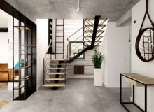 We wnętrzach industrialnych dobrze prezentują się 'łamane' schody zrobione z połączenia drewna i stali. H+Architektura Damian Hołownia, haplus.pl We wnętrzach industrialnych dobrze prezentują się 'łamane' schody zrobione z połączenia drewna i stali. H+Architektura Damian Hołownia, haplus.pl