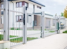 Seria Style model AW.10.22, stalowe, zabezpieczone antykorozyjnie, kolor szary, segment ogrodzenia 200 × 145 cm, cena 560 zł, brama przesuwna 400 × 145 cm, cena 3016 zł i furtka 120 × 145 cm, cena 836 zł, WIŚNIOWSKI Seria Style model AW.10.22, stalowe, zabezpieczone antykorozyjnie, kolor szary, segment ogrodzenia 200 × 145 cm, cena 560 zł, brama przesuwna 400 × 145 cm, cena 3016 zł i furtka 120 × 145 cm, cena 836 zł, WIŚNIOWSKI