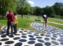 23.05.2009 KRAKOW , OGROD DOSWIADCZEN PRZY AL POKOJU , DZIECI , ZABAWA DOSWIADCZENIE , FIZYKA , FOT. MATEUSZ SKWARCZEK / AGENCJA GAZETA