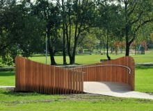 Piesze mostki w tyskim parku Piesze mostki w tyskim parku