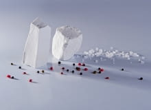 KAMIENIE solniczka i pieprzniczka - proj. Marek Cecuła, Edyta Cieloch, 2009. Elementy pochodzą z kolekcji Natura, inspirowanej naturą, jako najlepiej zaprojektowanym dziełem. Cena: 85 zł. Ćmielów Design Studio, ceramika