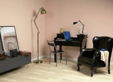 <B>Surowy wystrój pokoju bardziej zniechęcał, niż zachęcał do pracy. Teraz dzięki zmianie kolorystyki łatwo się w nim skupić, a nawet w miłej atmosferze odpocząć przy lekturze.</B> <BR />PRZED ZMIANĄ. Wygodne, eleganckie meble, dobre oświetlenie - wydawało się, że jest tu wszystko, co potrzeba. W gabinecie brakowało jednak klimatu zachęcającego do spędzania w nim czasu. <B>Surowy wystrój pokoju bardziej zniechęcał, niż zachęcał do pracy. Teraz dzięki zmianie kolorystyki łatwo się w nim skupić, a nawet w miłej atmosferze odpocząć przy lekturze.</B> <BR />PRZED ZMIANĄ. Wygodne, eleganckie meble, dobre oświetlenie - wydawało się, że jest tu wszystko, co potrzeba. W gabinecie brakowało jednak klimatu zachęcającego do spędzania w nim czasu.