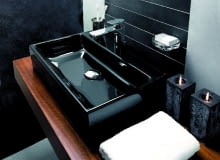 Umywalka, model: Memento, firma: VILLEROY & BOCH. Rodzaj: meblowa. Materiał: ceramika. Kolor: biały (alpin white), biały (star white), czarny, dostępne również wersje New Glory z dekorem i New Glory Platinum z platynowym dekorem. Wymiary (dł./szer.): 45/28 cm. Cena za model biały: od ok. 2070 zł, cena za model czarny: od ok. 2690 zł. Więcej informacji: www.villeroy-boch.pl