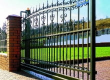 Odprowadzanie deszczówki na ulicę jest niezgodne z prawem DO JEDNORAZOWEJ PUBLIKACJI BRAMA PRZESUWNA SAMONOSNA PUBLIKACJA LADNY DOM NR 1 (87) - 1.2006