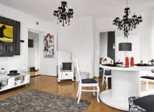 Czarno-białą kolorystykę wybrała Aneta. W domu chce bowiem odpocząć od żywych barw, z którymi ma do czynienia w pracy (prowadzi firmę Folk Design projektującą ubrania inspirowane strojami podhalańskimi). salon, wystrój wnętrz, czarno-białe mieszkanie, Folk Design