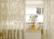 Materiały i narzędzia: roleta rzymska, miarka, poziomnica, ołówek, wiertarka, wkręcane haczyki metalowe z kołkami rozporowymi, młotek 14.04.2008 WARSZAWA KROK PO KROKU INSTALACJA ROLETY RZYMSKIEJ W OKNIE