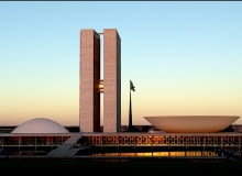 Budynki należące do kompleksu parlamentu w Brasilii oscar niemeyer, brasilia, wystawa, parlament, brazylia