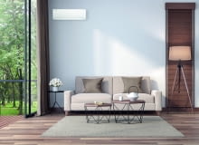 Klimatyzator split ma dwie jednostki – wewnętrzną i zewnętrzną. Pierwszą wiesza się na ścianie w klimatyzowanym pomieszczeniu. Drugą mocuje się na zewnątrz jak najbliżej schładzanego miejsca – wiesza na ścianie, ustawia na gruncie (np. na podkładkach z kostki brukowej), płycie balkonu czy tarasu albo na dachu, Gree Klimatyzator split ma dwie jednostki – wewnętrzną i zewnętrzną. Pierwszą wiesza się na ścianie w klimatyzowanym pomieszczeniu. Drugą mocuje się na zewnątrz jak najbliżej schładzanego miejsca – wiesza na ścianie, ustawia na gruncie (np. na podkładkach z kostki brukowej), płycie balkonu czy tarasu albo na dachu, Gree