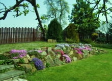 Kamienie zastosowane na skarpie pomogą zapobiegać osuwaniu się ziemi, a jednocześnie będą bardzo ładnie wyglądać. <Digimax S500 / Kenox S500 / Digimax Cyber 530>