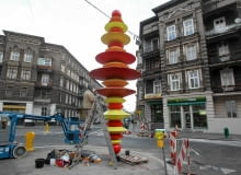 Końcowe prace przy montażu Frygi 22.10.2015 Szczecin , plac Zamenhofa . Montaz rzezby " Fryga " autor Maurycy Gomulicki . Fot. Cezary Aszkielowicz / Agencja Gazeta DLOSZ strony lokalne GW - Szczecin SLOWA KLUCZOWE: Fryga ZDJĘCIE DO WKŁADKI: DLOSZ strony lokalne GW - Szczecin