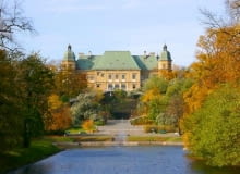 Widok na zamek Ujazdowski na osi Kanału Piaseczyńskiego