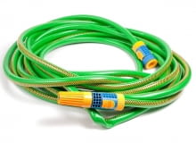 Opróżniony z wody i porządnie zwinięty wąż powinien spędzić zimę w pomieszczeniu z dodatnią temperaturą.