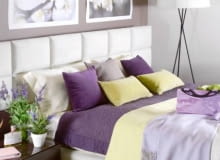 Materiały. Szkło, ceramika pokryta błyszczącym szkliwem. Z tkanin - połyskliwe jedwabie, czyli materiały przejrzyste albo odbijające światło, tak by ich barwy wydawały się jeszcze bardziej świetliste. Kolory. Liliowe odcienie fioletu i jasna, pastelowa zieleń. Do tego akcenty bladoróżowe i białe, kremowe lub jasno-beżowe. 02.04.2008 WARSZAWA SESJA WNETRZE KOLOR WZOR NZ SYPIALNIA STYLIZACJA JOANNA PLACHECKA DLA CZASOPISMA CZTERY KATY FOT. ARKADIUSZ SCICHOCKI / AGENCJA GAZETA PUBLIKACJA CZTERY KATY NR 6 (200) - 6 2008