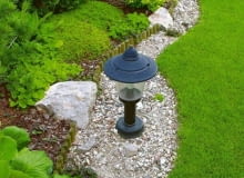 Wybór lamp ogrodowych jest bardzo duży. Przed zakupem warto sprawdzić, jakim napięciem mogą być zasilane i czy da się w nich zastosować energooszczędne źródła światła. OGROD JADWIGI I STANISLAWA DLUGOKECKICH