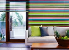 Żaluzje to dobre i niedrogie rozwiązanie do okien w mocno nasłonecznionych wnętrzach. Regulują kierunek oraz natężenie wpadającego światła, niektóre także je odbijają. <BR >DEKORACYJNE ŻALUZJE. City Cool, pozioma, z aluminium, 120 x 100 cm, 270 zł, Faber