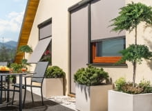 Markizy do okien pionowych i markizolety to skuteczna ochrona przed nagrzewaniem się pomieszczeń markizy, rolety