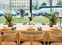 Stół w stylu skandynawskim nowoczesnym