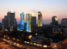 W Warszawie szykują się dwa nowe wieżowce, oba na Woli. Warsaw Spire ma mierzyć 222 metry. Będzie to jeden z najwyższych budynków stolicy. Firma Ghelamco uzyskała właśnie pozwolenie na jego budowę. Firma Atlas Estates z kolei chce postawić 167-metrowy biurowiec tuż obok hotelu Hilton. Warsaw Spire
