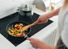 Gotowanie na płycie indukcyjnej czy gazowej? Porównanie kosztów Gotowanie na płycie indukcyjnej czy gazowej? Porównanie kosztów