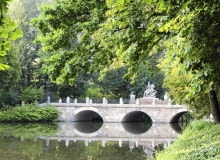 w Łazienkach Królewskich można obejrzeć imponujące okazy starych kasztanowców. w Łazienkach Królewskich można obejrzeć imponujące okazy starych kasztanowców.