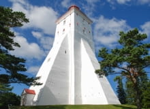Latarnia morska Kopu (Kõpu) w Estonii - najstarsza latania morska nad Bałtykiem Abrget47j, CC BY-SA 3.0 EE <https://creativecommons.org/licenses/by-sa/3.0/ee/deed.en>, via Wikimedia Commons