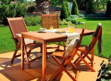 OGROD - TARAS , MEBLE OGRODOWE STYLIZACJA MAGDA OLSZEWSKA FOT. RADOSLAW WOJNAR PUBLIKACJA CZTERY KATY NR 4 (222) - 4 2010 + DODATEK ' MODNIE I WYGODNIE '