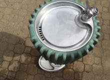 Miejskie źródełko z warszawską kranówką na pl. Dąbrowskiego.