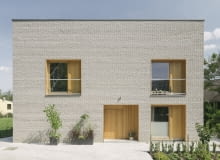 Jednorodzinny dom w Warszawie o powierzchni 265 mkw. Projekt: MFRMGR ARCHITEKCI: Marta Frejda, Michał Gratkowski, Waldemar Nowicki, Jarosław Urbański Jednorodzinny dom w Warszawie o powierzchni 265 mkw. Projekt: MFRMGR ARCHITEKCI: Marta Frejda, Michał Gratkowski, Waldemar Nowicki, Jarosław Urbański