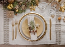 Tradycyjny i elegancki wigilijny stół - o tym musisz pamiętać Tradycyjny i elegancki wigilijny stół - o tym musisz pamiętać