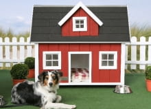 Lönneberga, Best Fiend's Home, buda dla w stylu skandynawskim, inspirowana książką Astrid Lindgren "Emil ze Smalandii", wykonana z drewna, zdejmowany dach z pokryciem bitumicznym, wym. 126x105x110 cm. Cena 1699 euro. buda dla psa