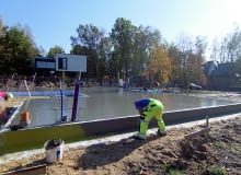 Płyta fundamentowa pozwala posadawiać budynki na gruntach o słabej nośności. Dzięki niej zyskujemy nie tylko fundament, ale także podłogę pierwszej kondygnacji domu Płyta fundamentowa pozwala posadawiać budynki na gruntach o słabej nośności. Dzięki niej zyskujemy nie tylko fundament, ale także podłogę pierwszej kondygnacji domu