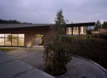 "Dom w krajobrazie" autorstwa katowickiej pracowni Archistudio Studniarek Pilinkiewicz uzyskał wyróżnienie XIII edycji nagrody "Polski Cement w Architekturze"