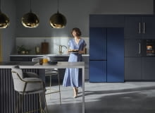 Wśród lodówek wolno stojących są modele, które nie potrzebują wolnej przestrzeni wokół siebie, można je więc montować w zabudowie słupkowej, blisko innych mebli. Wśród lodówek wolno stojących są modele, które nie potrzebują wolnej przestrzeni wokół siebie, można je więc montować w zabudowie słupkowej, blisko innych mebli.