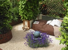 Miękka poducha, plusk wody, zapach lawendy... Aż chce się tu przysiąść choćby na chwilę. Miękka poducha, plusk wody, zapach lawendy... Aż chce się tu przysiąść choćby na chwilę.