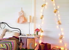 SZNUR LAMPEK wyznacza tylko zarys drzewka, jednak całkowicie wystarczy, by wprowadzić świąteczny nastrój.