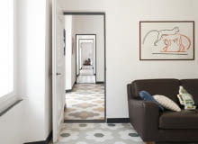 Mieszkanie w Albissola Marina; proj. Grooppo mieszkanie w amfiladzie, mieszkanie ze starą posadzką, płytki w mieszkaniu, mieszkanie ze starymi płytkami