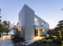 Nowoczesny dom nad austriackim jeziorem Attersee Nowoczesny dom nad austriackim jeziorem Attersee