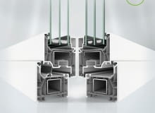 Platforma systemów okiennych Schüco FocusIng obejmuje teraz rozwiązanie z dwoma (od prawej) i trzema uszczelkami (od lewej). Platforma systemów okiennych Schüco FocusIng obejmuje teraz rozwiązanie z dwoma (od prawej) i trzema uszczelkami (od lewej).