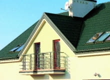 Żelbetowa płyta wspornikowa z właściwie wykonanymi izolacjami cieplną i przeciwwilgociową. By można je było ułożyć na płycie, jej wierzch powinien być odpowiednio obniżony w stosunku do wierzchu stropu fot. Grzegorz Otwinowski tel. 0501 259 288 e-mail: fot2@tlen.pl