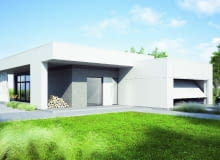 Podoba mi się zestawienie gładkiego tynku na ścianach zewnętrznych z płytami elewacyjnymi, których użyto do obłożenia kubika garażu oraz podwyższonych partii budynku. Warto też zwrócić uwagę na drzwi wejściowe otoczone dużymi taflami szkła, które doświetlają hoi kuchnię.